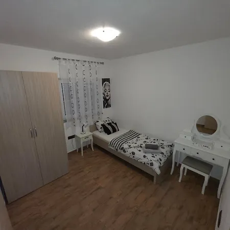Rose Apartment *